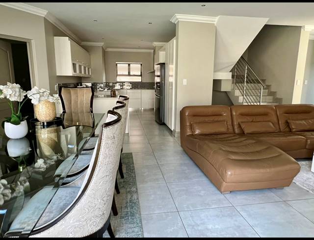 4 BEDROOM HOUSE FOR SALE IN LOMBARDY ESTATE